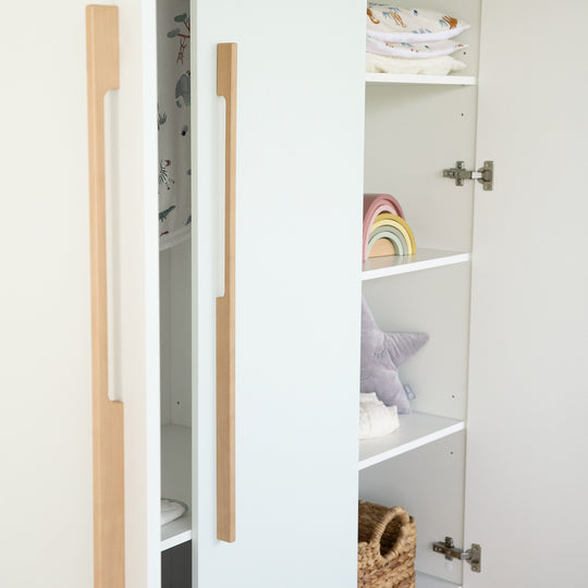 Kinderkleiderschrank 'Lumo - 3-türig - Soft-Close Funktion & Holzgriffen - Weiß / Artisan Eiche