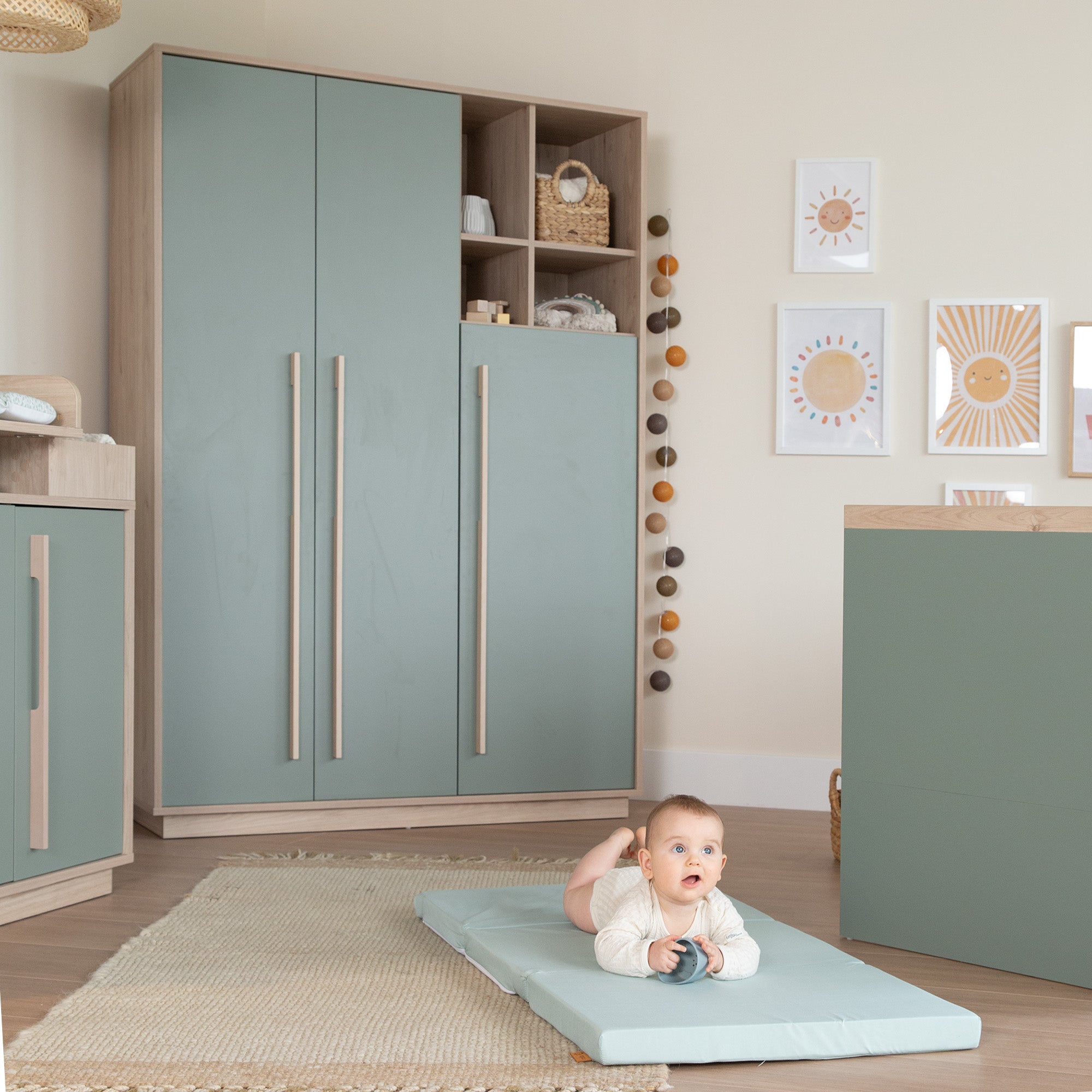 3-Door Wardrobe Selva | Reed Green / Virginia Chestnut » roba