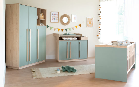 Lit bébé évolutif 'Selva' 70x140 cm – Transformable en lit junior – Vert Reed / Noyer Virginia