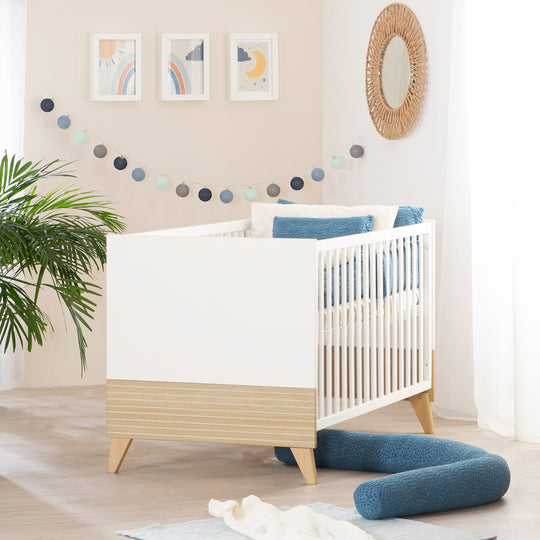 Lit bébé évolutif “Theo” 70 x 140 cm – Hauteur réglable – Convertible – Blanc / Chêne