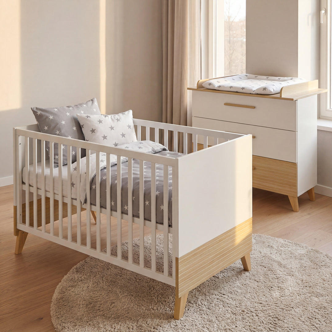Lit bébé évolutif “Theo” 70 x 140 cm – Hauteur réglable – Convertible – Blanc / Chêne