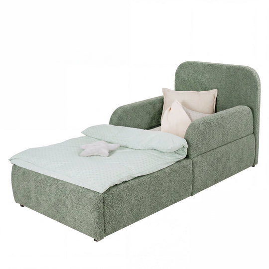 Lit enfant vert en bouclé avec protection antichute, tête de lit et linge de lit menthe, image détourée.