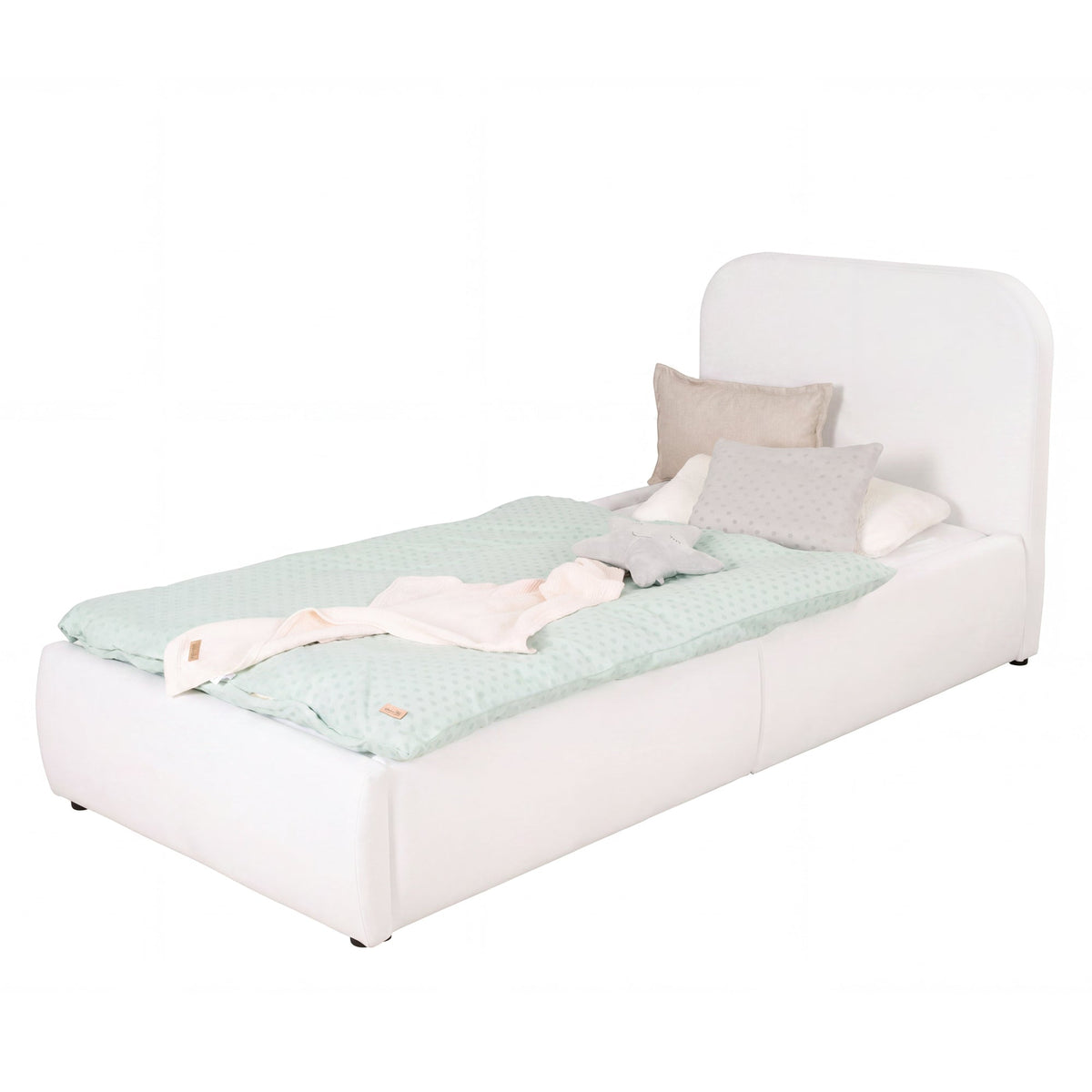 Lit enfant blanc en bouclé avec protection antichute et linge de lit menthe, image détourée.
