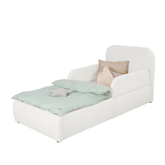 Lit enfant blanc en bouclé avec protection antichute, tête de lit et linge de lit menthe, image détourée.