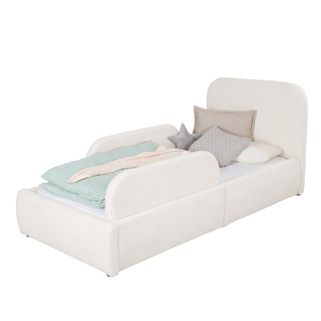 Lit enfant blanc en bouclé avec protection antichute, linge de lit menthe, image détourée.