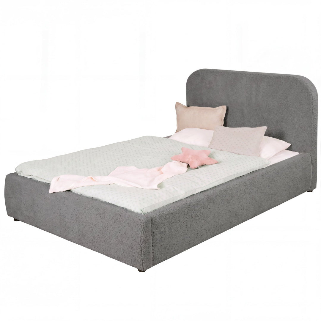 Lit enfant roba Little Dream anthracite avec tête de lit rembourrée, garni de linge de lit à pois et de coussins. Partiellement générée par IA.