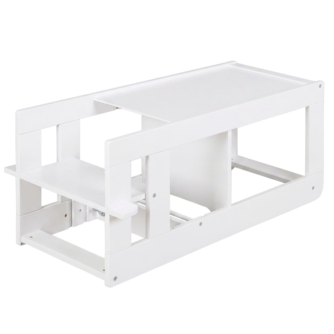 Imagen aislada de la configuración de conjunto de asiento de la torre de aprendizaje 'Step & Play' en Blanco desde el ángulo opuesto sobre fondo blanco.
