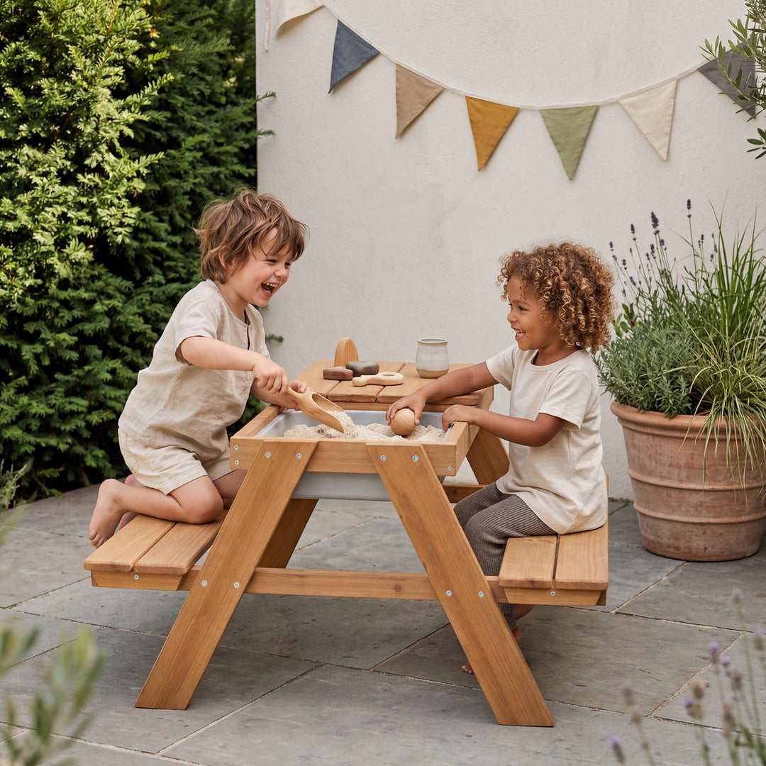 Conjunto de asientos infantiles «Play» con bandejas de juego, de madera maciza resistente a la intemperie - teca