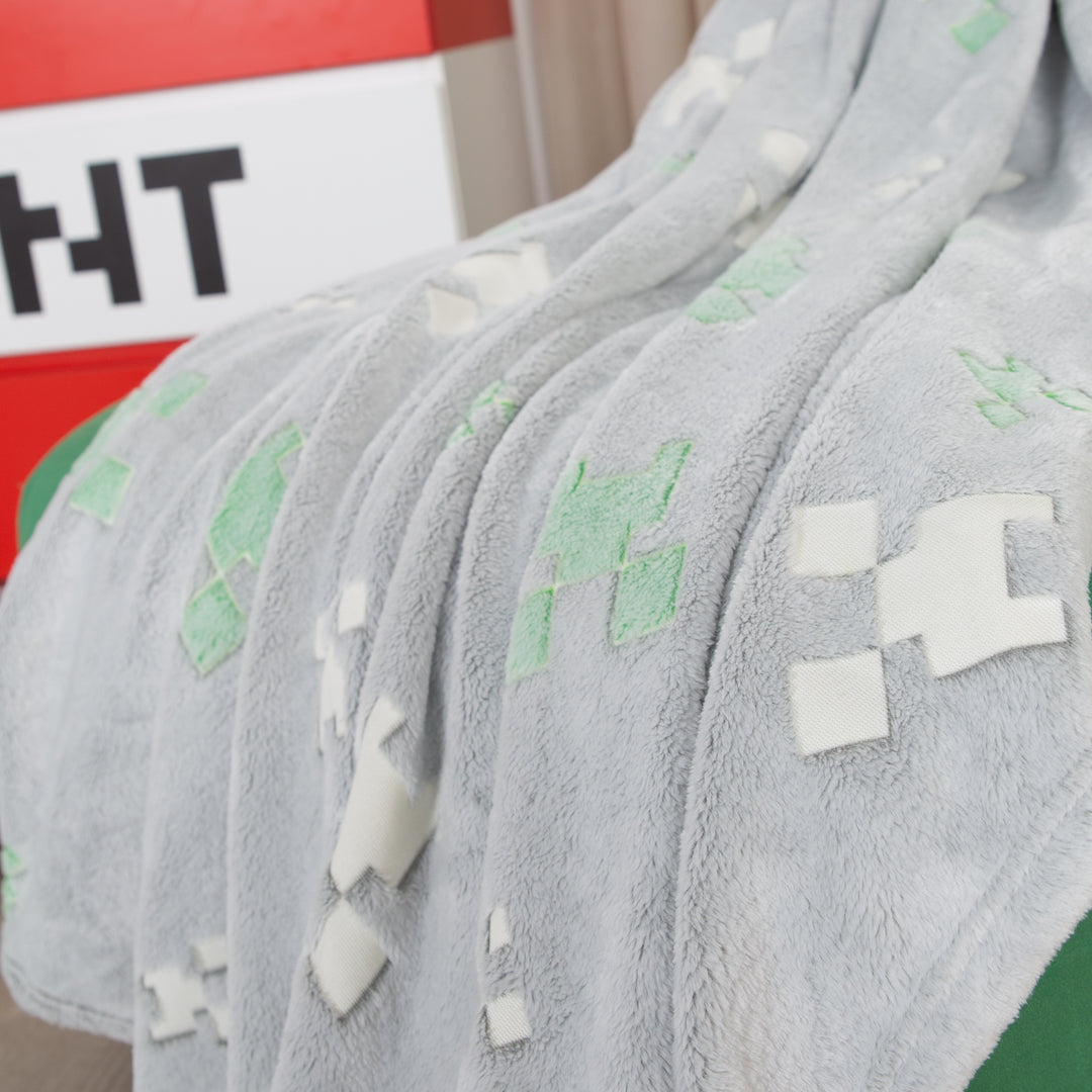 Cuddle Blanket 'Minecraft' with Glow-in-the-Dark Effect – Light Grey / Green