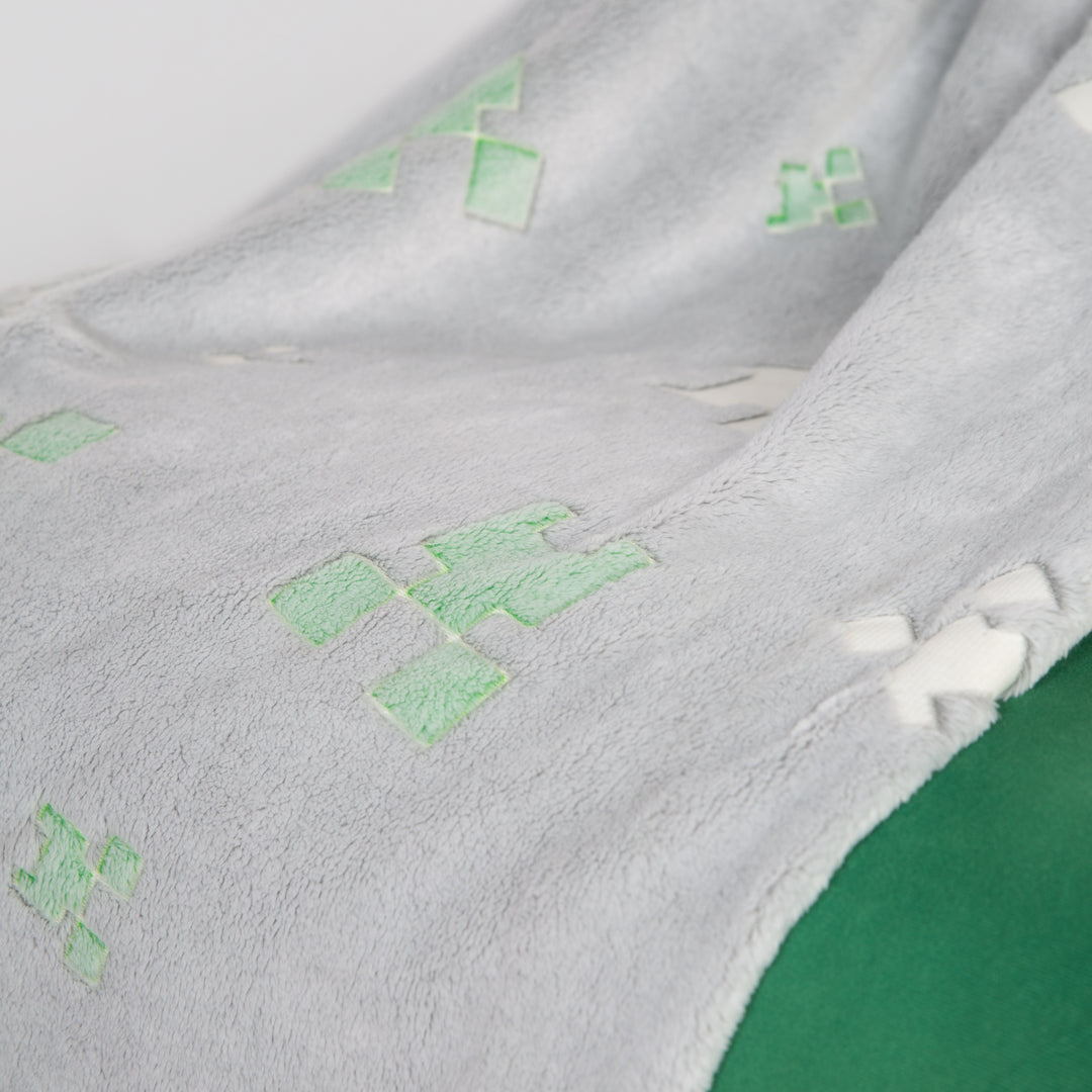 Cuddle Blanket 'Minecraft' with Glow-in-the-Dark Effect – Light Grey / Green