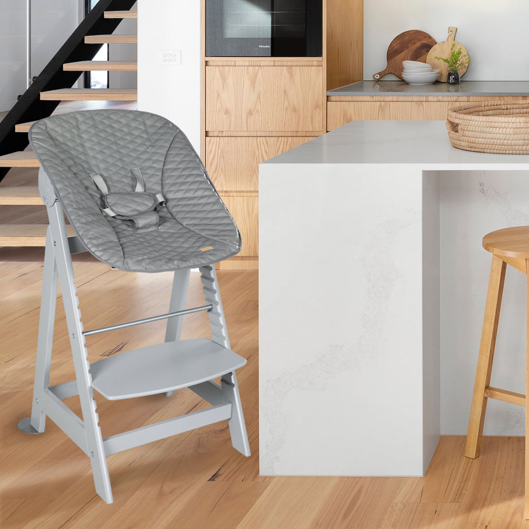 Seggiolone 'Born Up' Set 2in1 in grigio, inclusa la funzione sdraio 'Stone trapuntato'