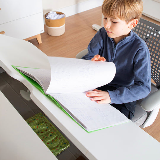 Escritorio inclinable con cajón blanco - Escritorio infantil regulable en altura 62-78 cm - Con encimera basculante y espacio de almacenamiento - Para niños y jóvenes - Ergonómico y funcional - 110 x 60 cm - Diseño moderno