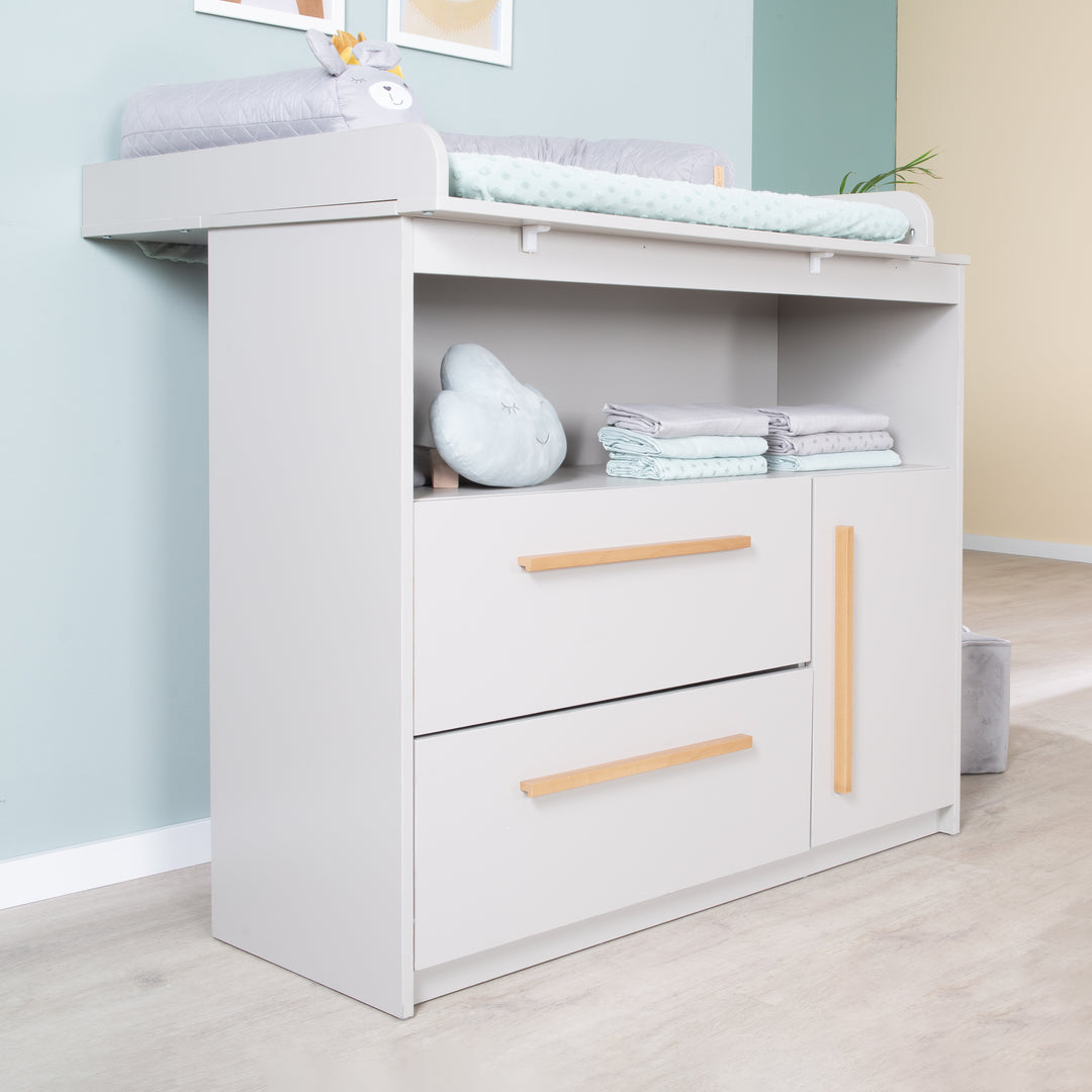 Commode à langer Lea avec matelas à langer amovible - Table à langer avec 2 tiroirs & 1 porte - Poignées en bois - Beige / Gris