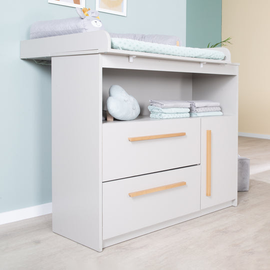 Commode à langer Lea avec matelas à langer amovible - Table à langer avec 2 tiroirs & 1 porte - Poignées en bois - Beige / Gris
