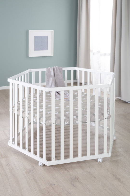 Parc 'Little Stars' hexagonal, avec revêtement de protection, en bois blanc