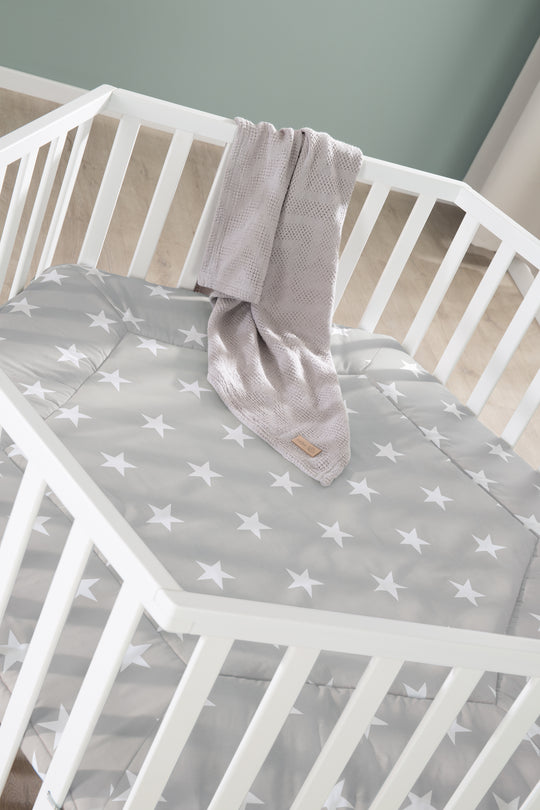 Parc 'Little Stars' hexagonal, avec revêtement de protection, en bois blanc