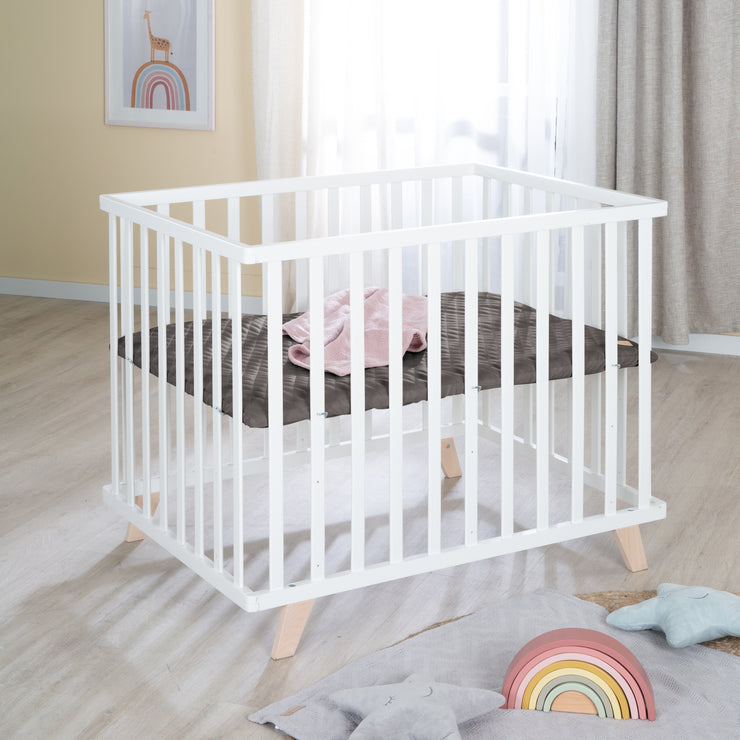 Parc bébé 75 x 100 avec pieds en bois + Tapis matelassée 'Graphite' - – roba