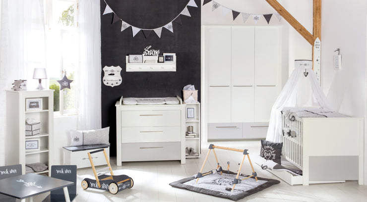 Zimmerset 'Linus' inkl. Kombi-Bett 70 x 140 cm, Wickelkommode & 3-türigem Schrank, Weiß / grau