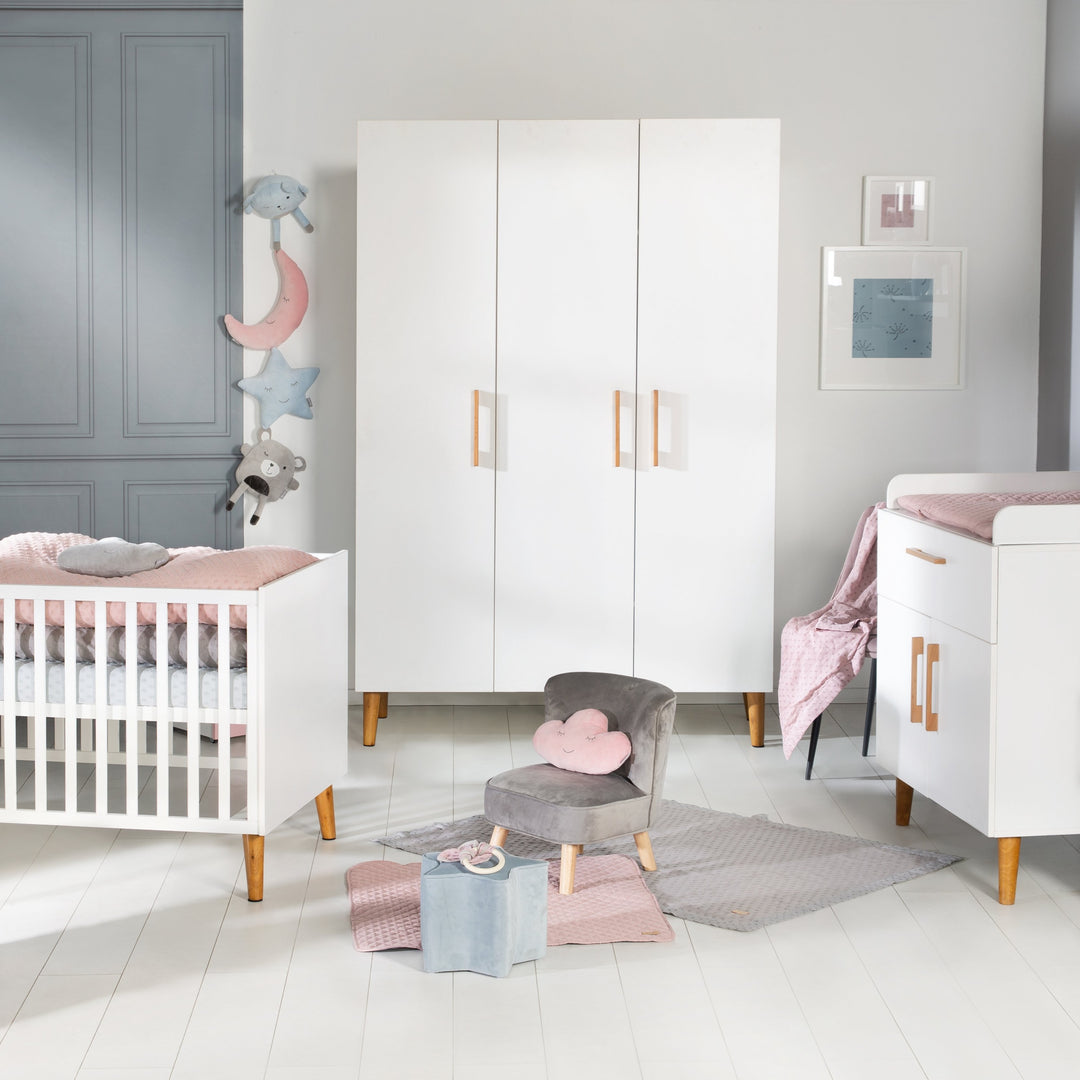 Kinderzimmerset 'Mick', inkl. Kombi-Bett, Wickelkommode & 3-türigem Schrank, weiß/Goldeiche