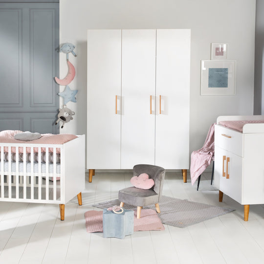 Kinderzimmerset 'Mick', inkl. Kombi-Bett, Wickelkommode & 3-türigem Schrank, weiß/Goldeiche