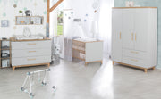 Kinderzimmerset 'Caro', inkl. Kombi-Bett 70 x 140 cm, Wickelkommode & 3-türigem Schrank, Lichtgrau/Goldeiche