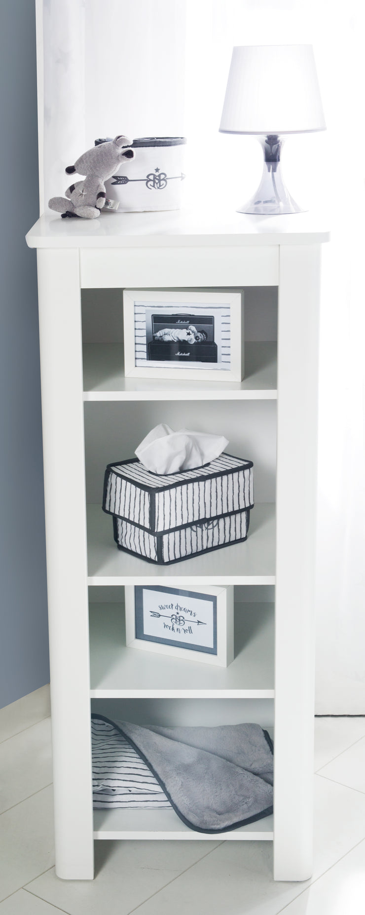 Standregal 'Linus', weiß, aus Holz mit gefrästen Fronten für Babyzimmer und Kinderzimmer