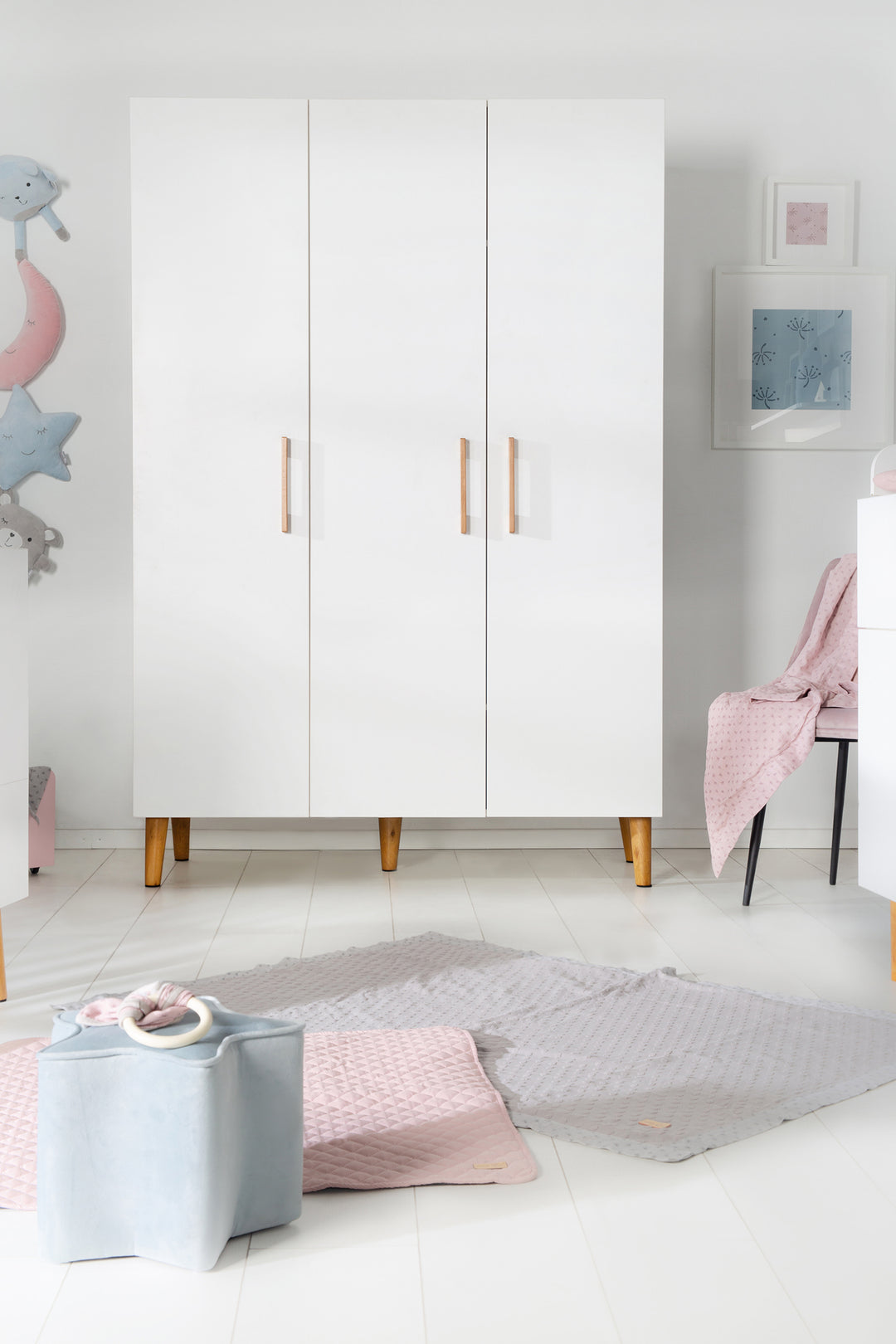 Kinderzimmerset 'Mick', inkl. Kombi-Bett, Wickelkommode & 3-türigem Schrank, weiß/Goldeiche