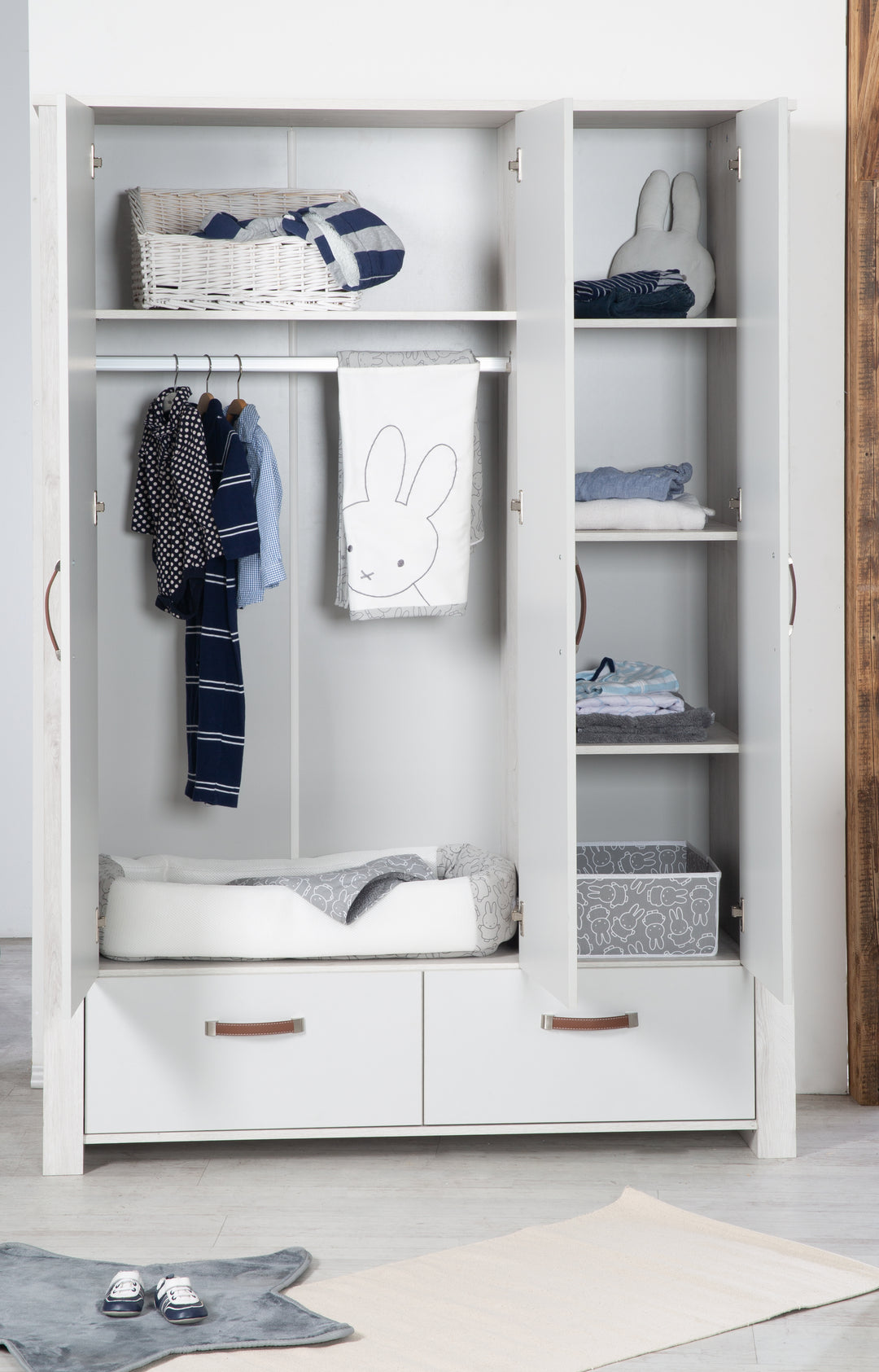 Set camera per bambini 'Mila', compreso il letto combi 70 x 140 cm, cambio petto & armadio a 3 porte, grigio/bianco