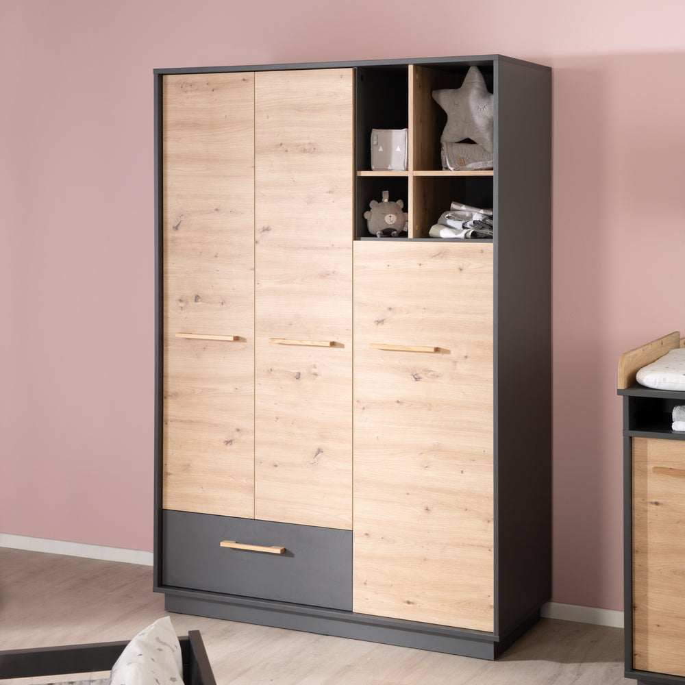 Armadio 'Lenn' a 3 ante - antracite - decoro in legno 'Artisan oak' - maniglie in legno massiccio