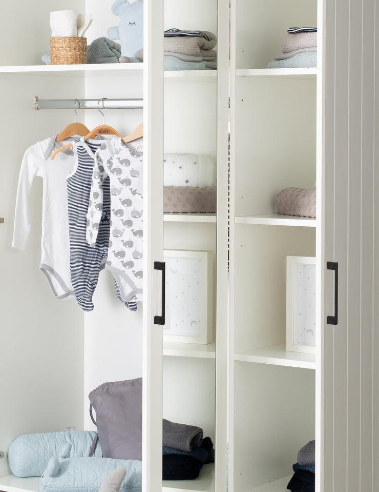 Armario 'Sylt' 3-Trg. incluyendo la puerta del espejo, cajón, barra de ropa y 5 pisos, con fresado decorativo