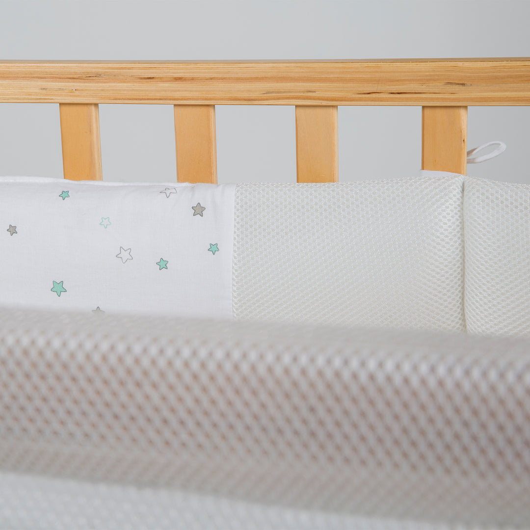 Cuna 'safe asleep®', 60 x 120 cm 'Sternenzauber', cuna de lado al lecho de los padres con equipamiento, natural