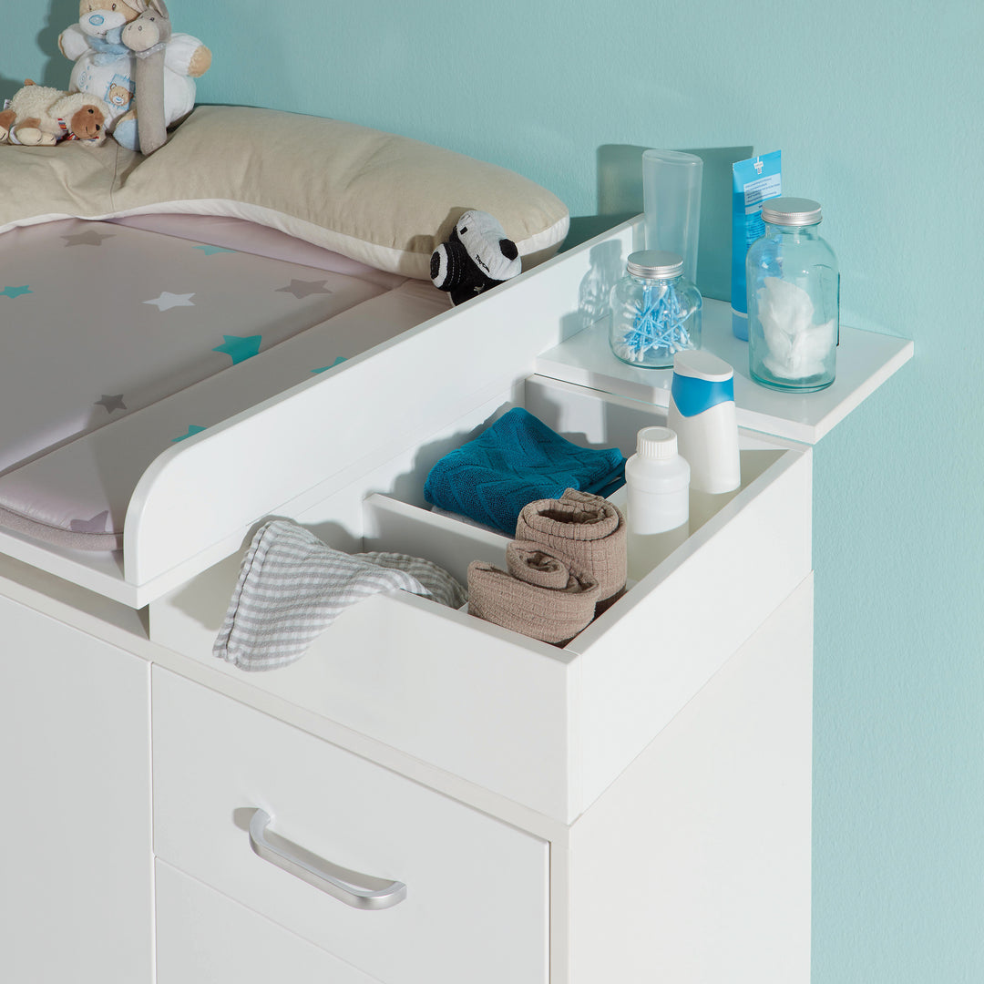 Cassettiera fasciatoio 'Nordic Weiss' tra cui set di pannolini, 3 porte e 1 cassetto, altezza avvolgente 92 cm