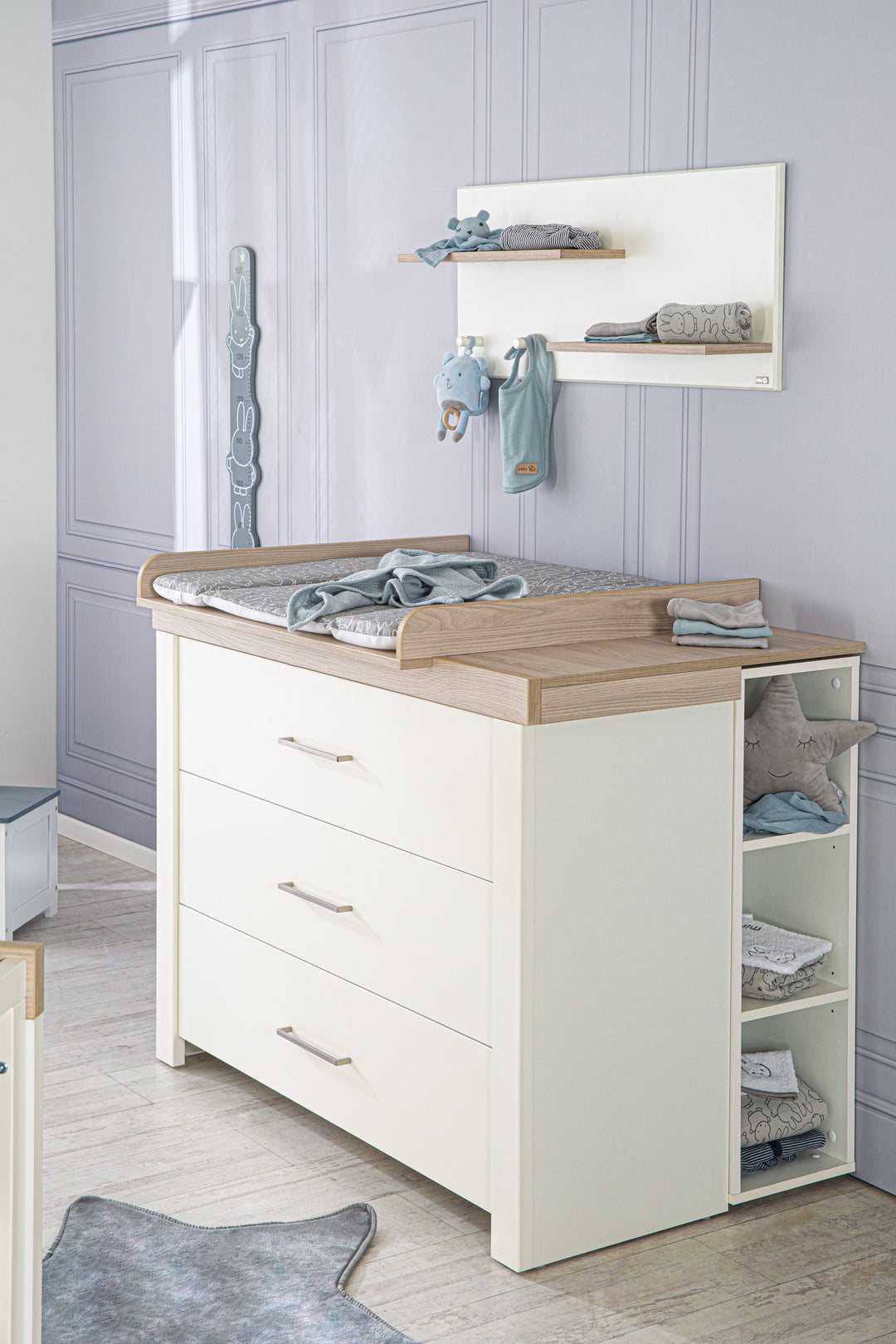 Furniture Set 'Lucy' 2-Piece, Including Convertible Children's Bed 70 x 140 cm & Wide Changing Table