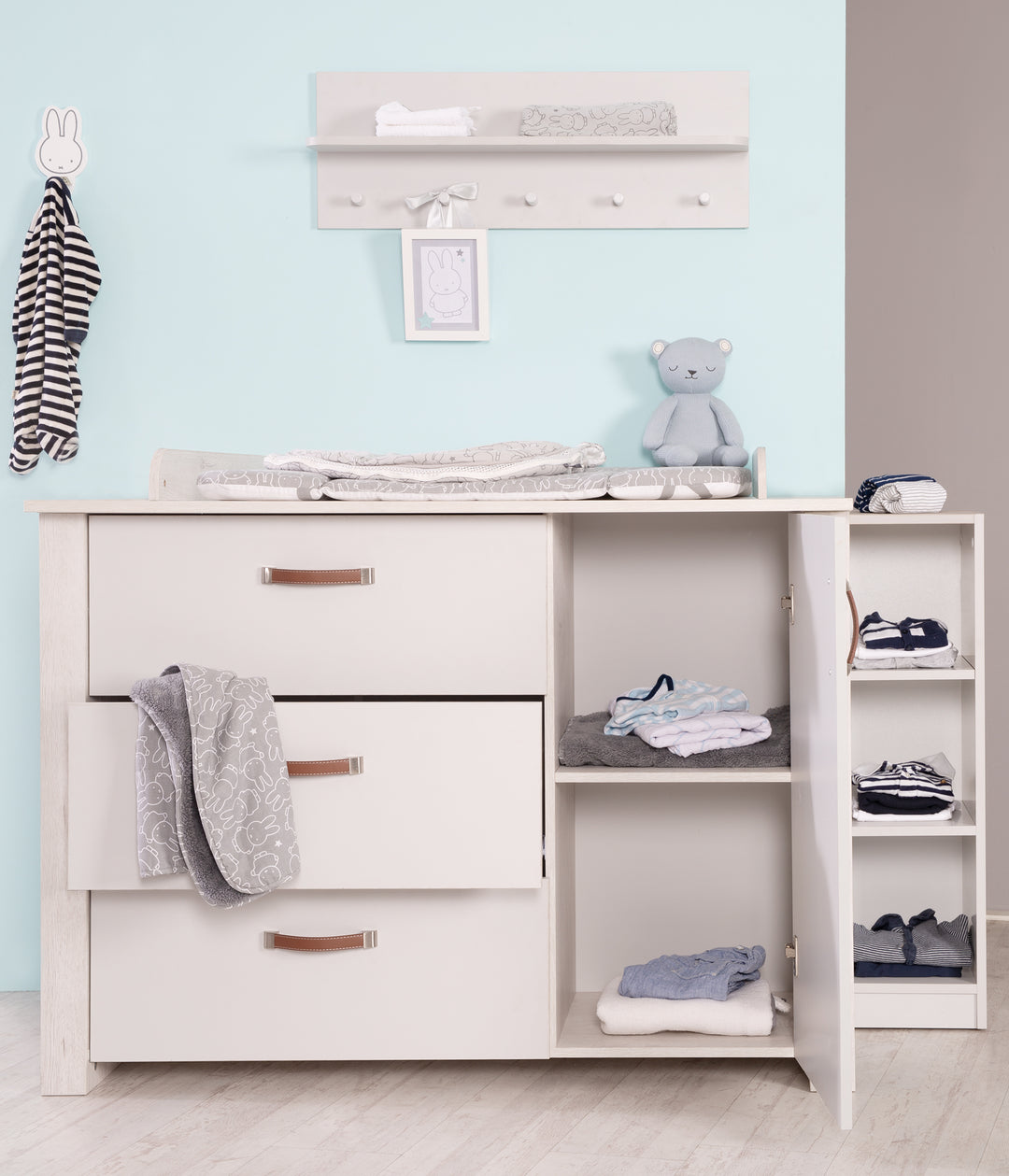 Set camera per bambini 'Mila', compreso il letto combi 70 x 140 cm, cambio petto & armadio a 3 porte, grigio/bianco