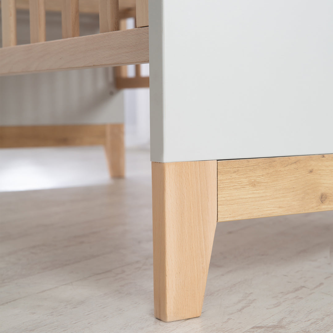 Cuna convertible 'Caro', 70 x 140 cm, ajustable en altura, extensible, 3 barrotes extraíbles, convertible