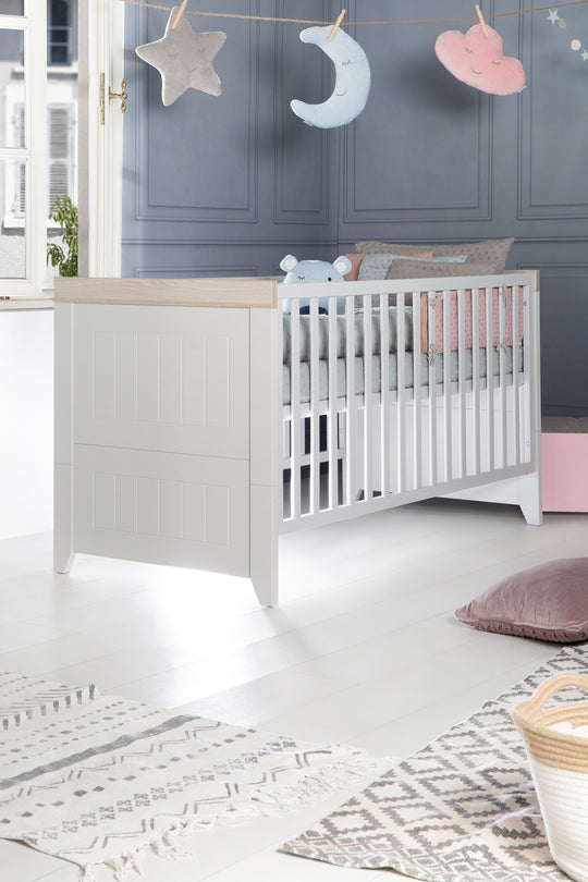 Kindermöbelset 'Helene', inkl. Kombi-Bett 70 x 140 cm, Wickelkommode & 3-türigem Schrank, Lichtgrau