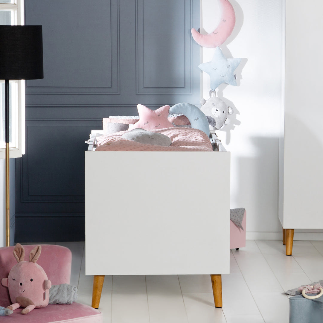 Kinderzimmerset 'Mick', inkl. Kombi-Bett, Wickelkommode & 3-türigem Schrank, weiß/Goldeiche