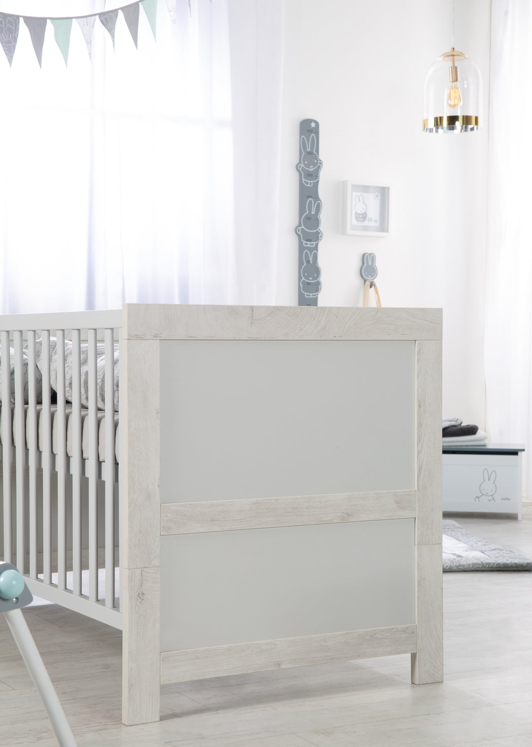 Set camera per bambini 'Mila', compreso il letto combi 70 x 140 cm, cambio petto & armadio a 3 porte, grigio/bianco