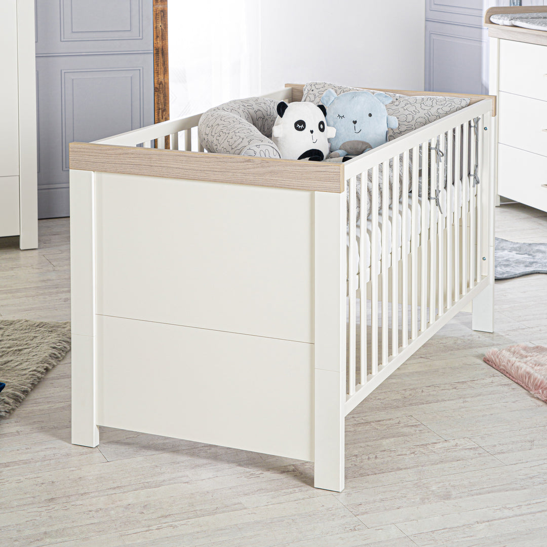Cuna convertible 'Lucy' 70 x 140 cm, convertible, blanca, cornisa en 'Luna Elm'