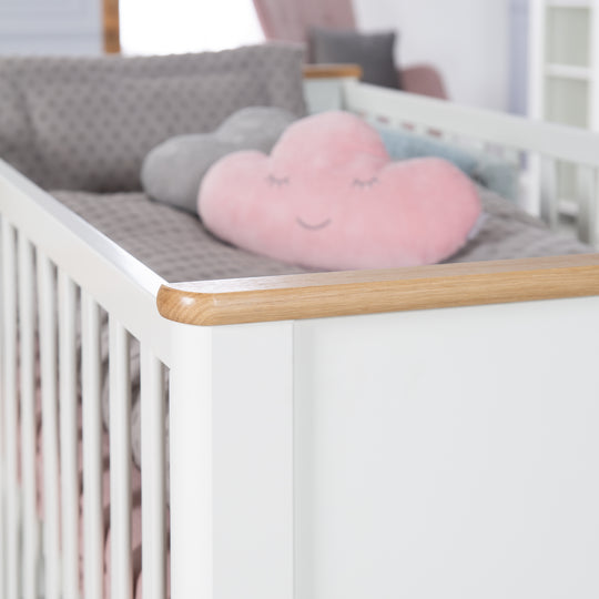 Cuna convertible 'Ava' 70 x 140 cm, convertible a cama junior, blanca, decoración en 'Roble Artisan'