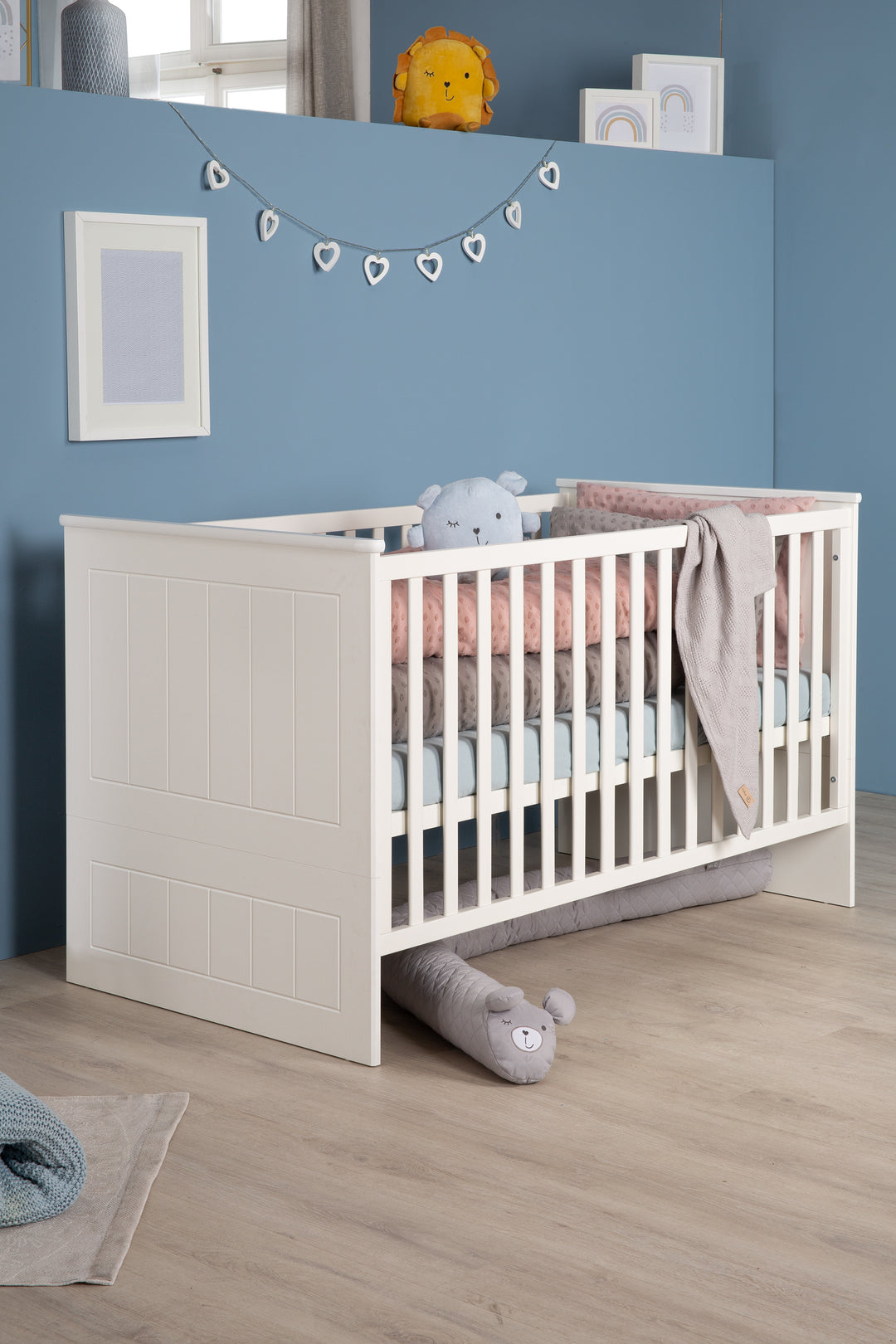 Cuna convertible 'Sylt', 70 x 140 cm, blanca, ajustable en altura, con 3 barrotes extraíbles, convertible