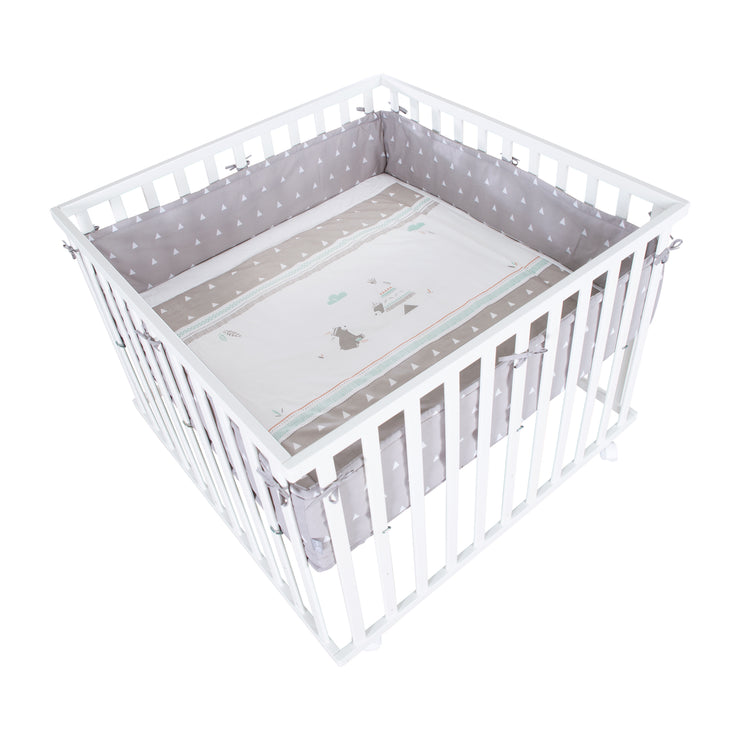 Box per bambini "Indibaer", 100 x 100 cm, box sicuro incl. cuscinetti di protezione e ruote, legno bianco