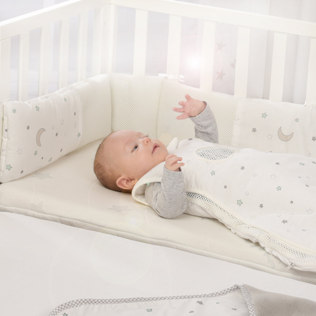 Protector de cuna 'safe asleep®', Air PLUS 'Sternenzauber', circulante, con sistema AIR-balance