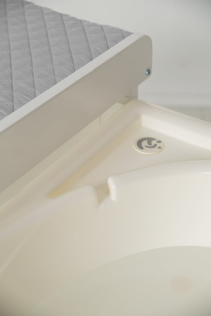 Combinación de baño y abrigo 'Baby Pool' con cambiador 'estilo roba', bañera extraíble, blanco