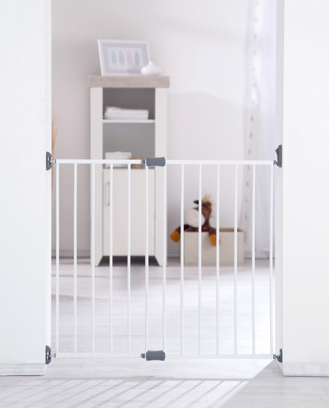 Barrera de seguridad para puertas 'Easy Step', barrera de metal blanca, extra alta, ancho variable 60 - 97 cm