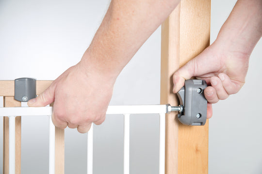 Barrera de seguridad para puertas 'Easy Step', barrera de metal blanca, extra alta, ancho variable 60 - 97 cm