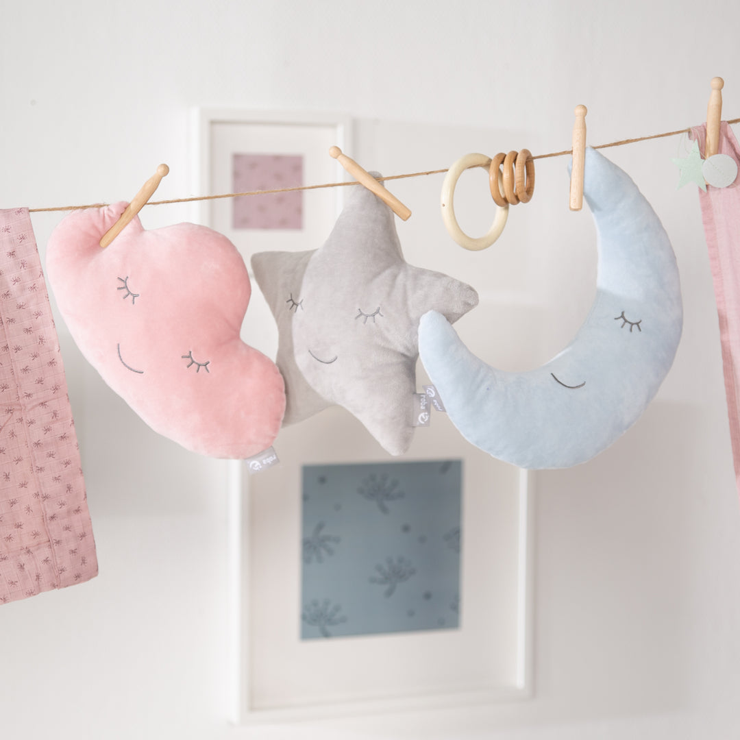 Paquete 'Lil Sofa' incluye sofá infantil, puff con forma de estrella y cojín decorativo estrella en azul claro/sky