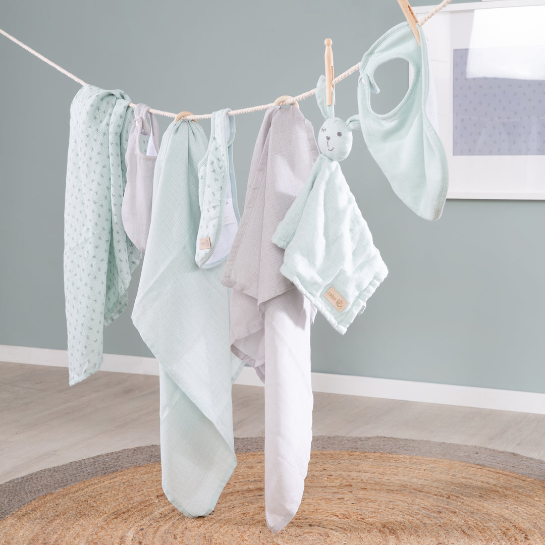 Set regalo biologico Baby Essentials 'Lil Planet' verde ghiaccio in cotone biologico, certificato GOTS