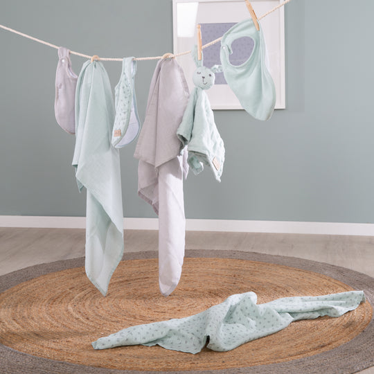 Set regalo biologico Baby Essentials 'Lil Planet' verde ghiaccio in cotone biologico, certificato GOTS