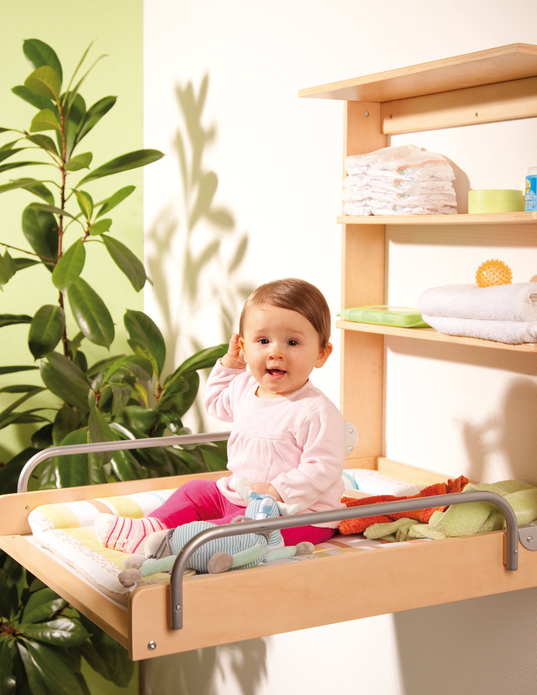 Wandwickelregal, klappbares Wickelregal, natur inkl. Wickelunterlage 'Dschungelbaby'